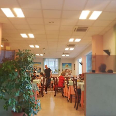 Hotel Romantica Rimini Ngoại thất bức ảnh