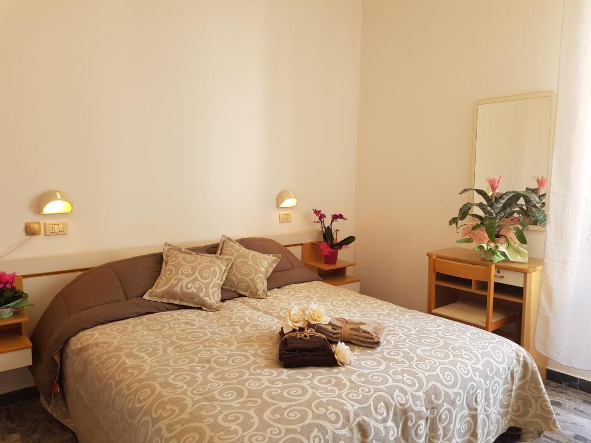 Hotel Romantica Rimini Ngoại thất bức ảnh