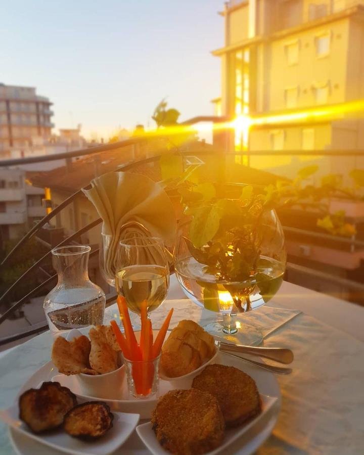 Hotel Romantica Rimini Ngoại thất bức ảnh