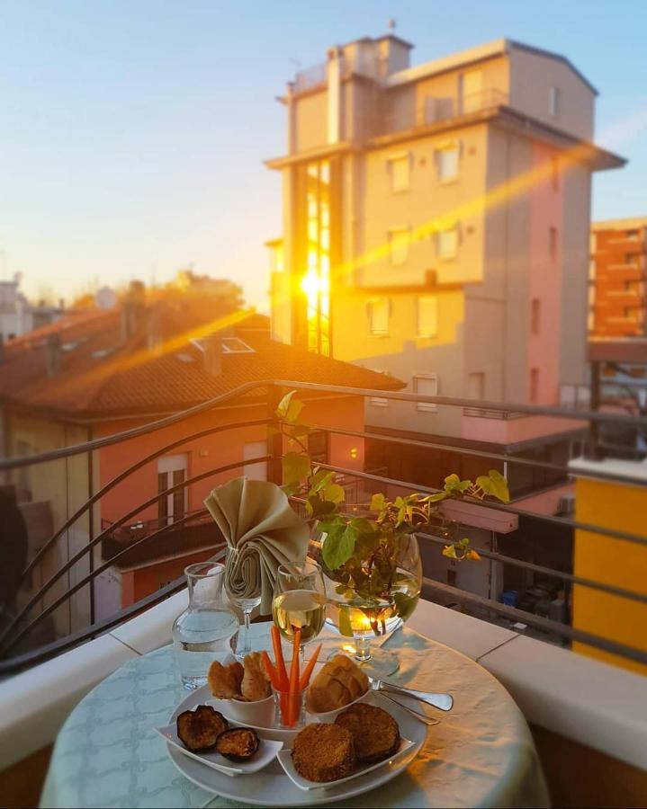 Hotel Romantica Rimini Ngoại thất bức ảnh