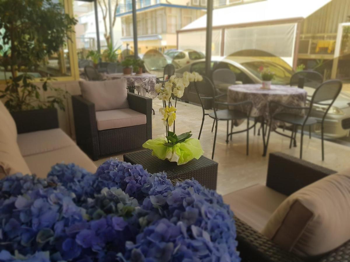 Hotel Romantica Rimini Ngoại thất bức ảnh