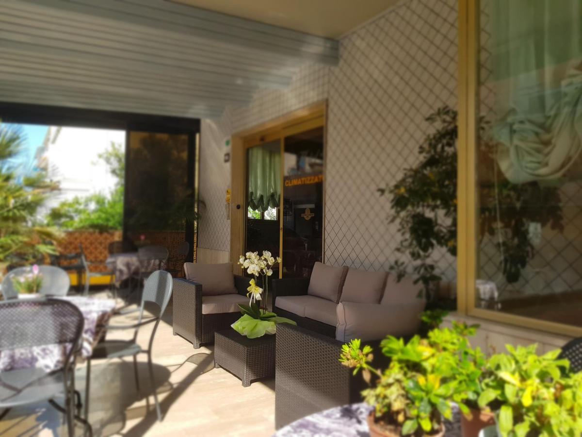 Hotel Romantica Rimini Ngoại thất bức ảnh