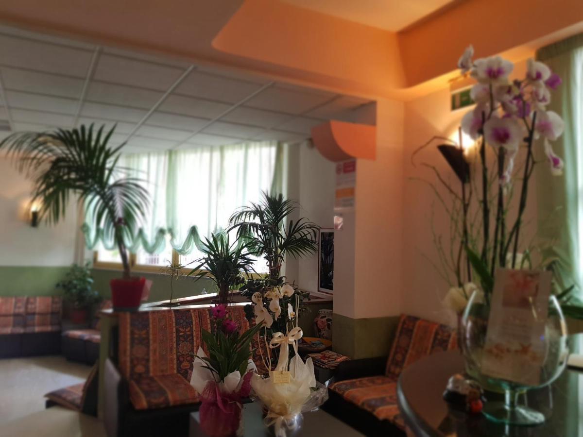 Hotel Romantica Rimini Ngoại thất bức ảnh