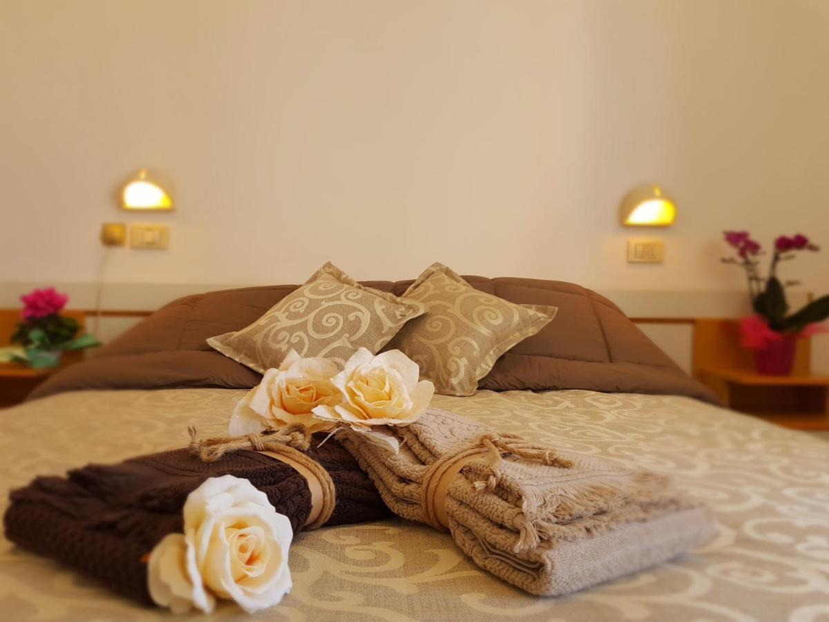 Hotel Romantica Rimini Ngoại thất bức ảnh