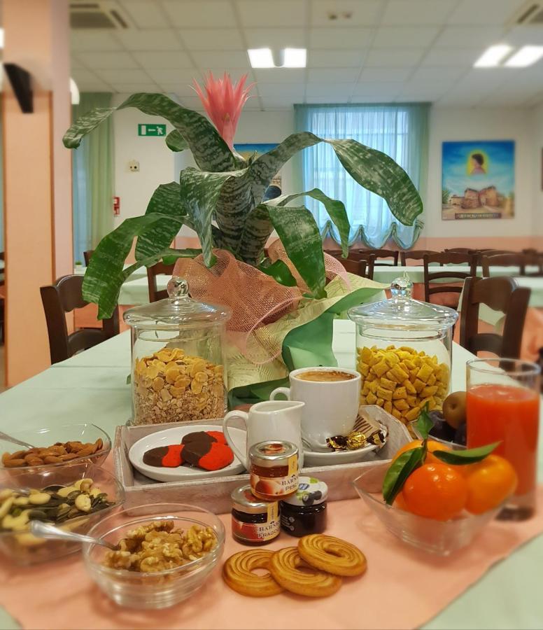 Hotel Romantica Rimini Ngoại thất bức ảnh