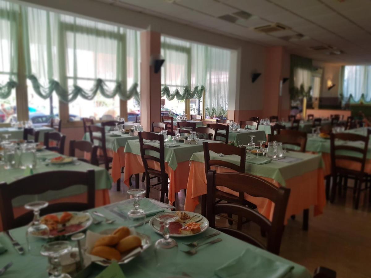 Hotel Romantica Rimini Ngoại thất bức ảnh