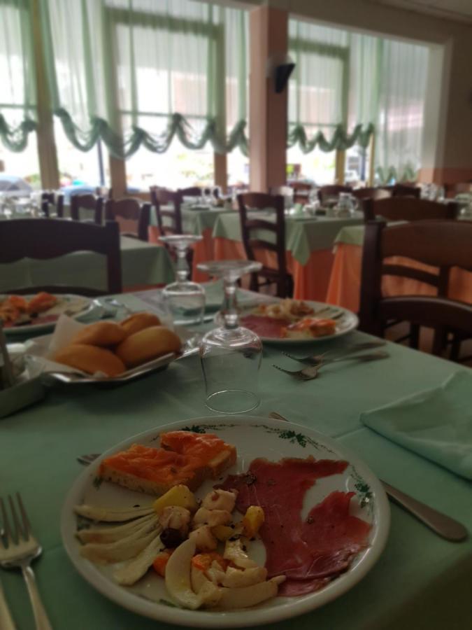 Hotel Romantica Rimini Ngoại thất bức ảnh